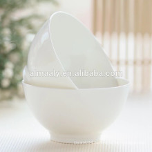 Фарфоровая миска белого цвета керамическая ножная чаша